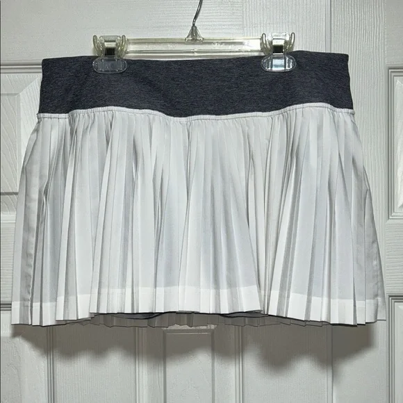 Lululemon Pleat To Street Skirt II White / Heathered Slate - Size 8 - Picture 3 of 10